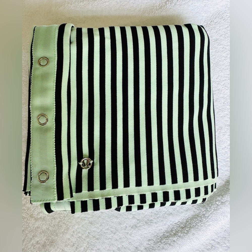 lululemon athletica Vinyasa Scarf Rulu
Classic Stripe Mint Moment Black - Picture 3 of 8